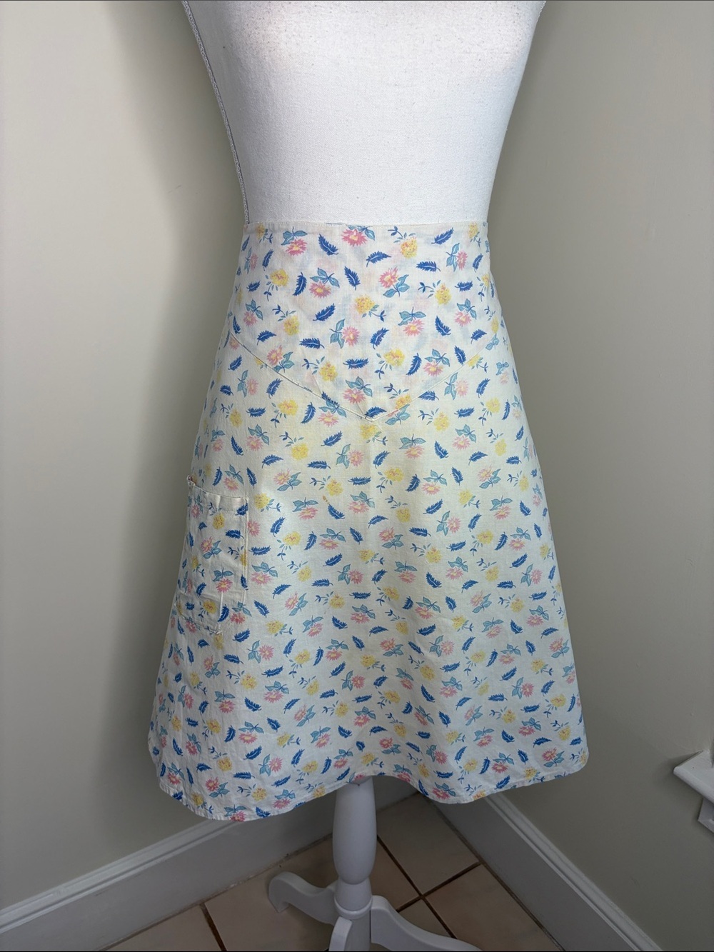 Antique Floral Pocketed  Skirt Apron